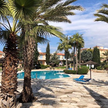 Appartement Beautiful Regina Gardens à Paphos Extérieur photo